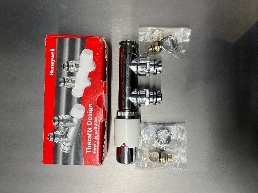 Kit Radiateur chrome Equerre Droit avec raccords et vanne thermostatique. - Honeywell