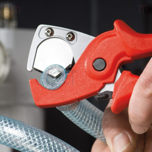Pince coupante pour tubes flexibles et gaines de protection - Knipex